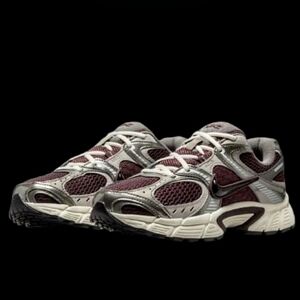 Nike V5 RNR Running Womens Burgundy Crush College Grey Sail Light Orewood Brown